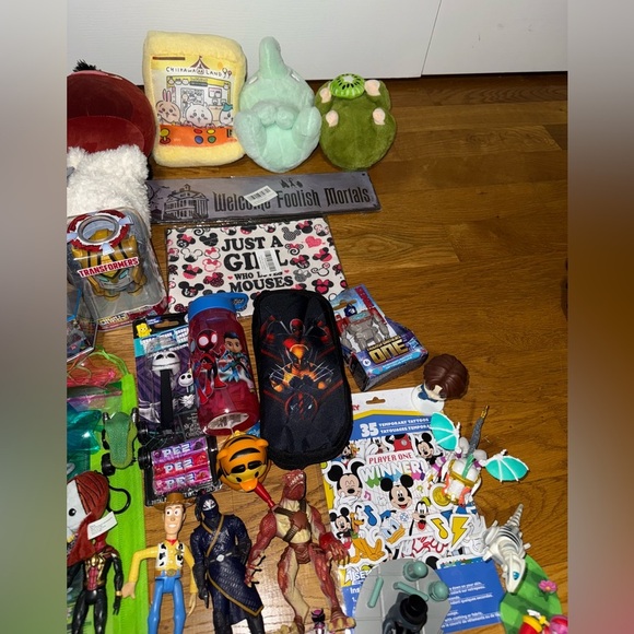 Huge Lot Of Mixed New And Used Toys Figures And stuff - Picture 7 of 8